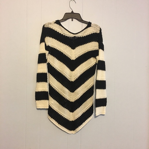 RD Style Black and White Knit sweater - Picture 5 of 8